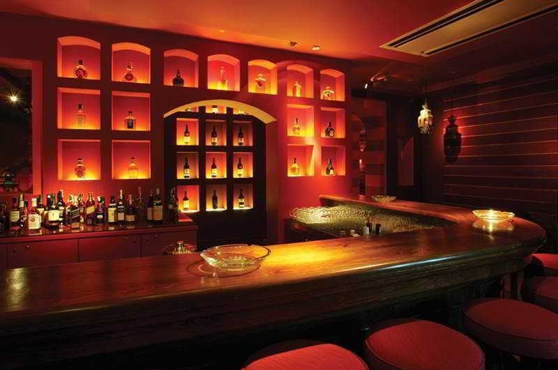 Pestana Vila Sol - Vilamoura Premium Golf Resort Ресторан фото The bar at the Mandarin Oriental, Hong Kong