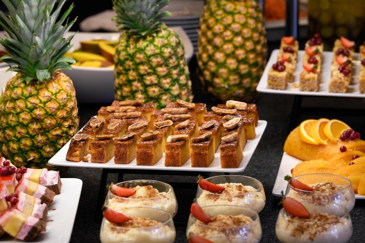 Pestana Vila Sol - Vilamoura Premium Golf Resort Екстер'єр фото A selection of desserts