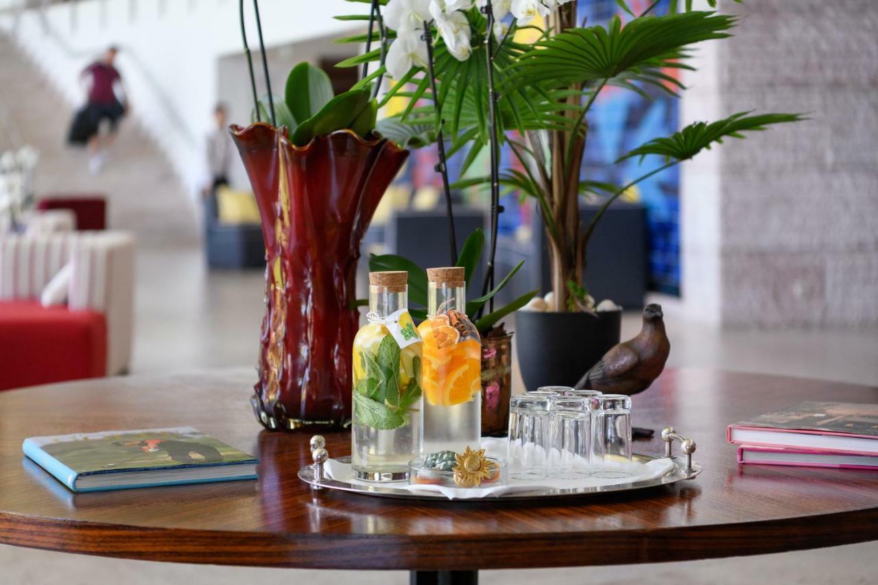 Pestana Vila Sol - Vilamoura Premium Golf Resort Екстер'єр фото A bottle of infused water